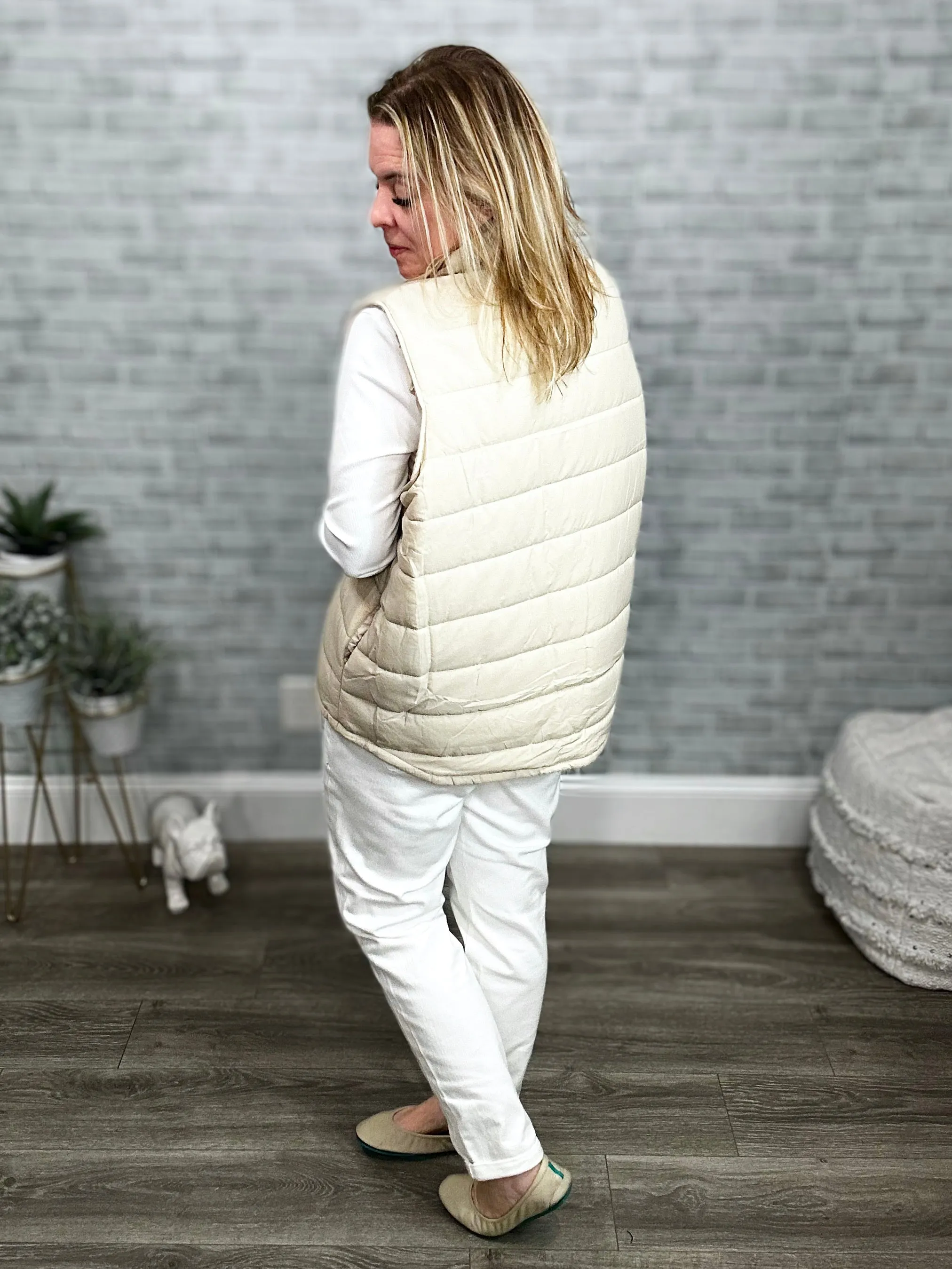 Blakeley Short Puffer Vest - Beige